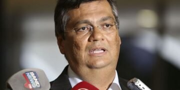 Dino afirma que segurança da posse de Lula será reavaliada após bomba em Brasília