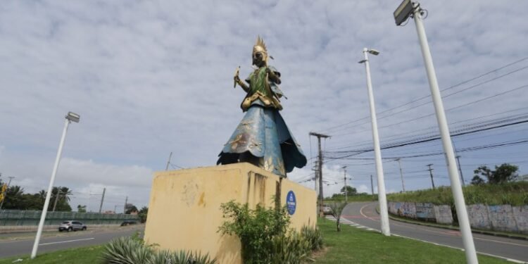 Ato acontece em frente ao local da estátua de Mãe Stella