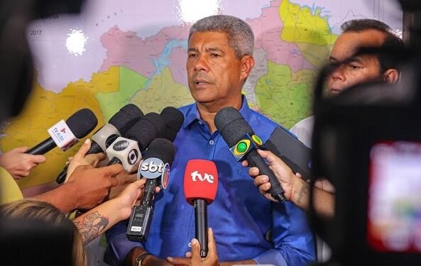 Jerônimo presta solidariedade a vítimas das chuvas no estado