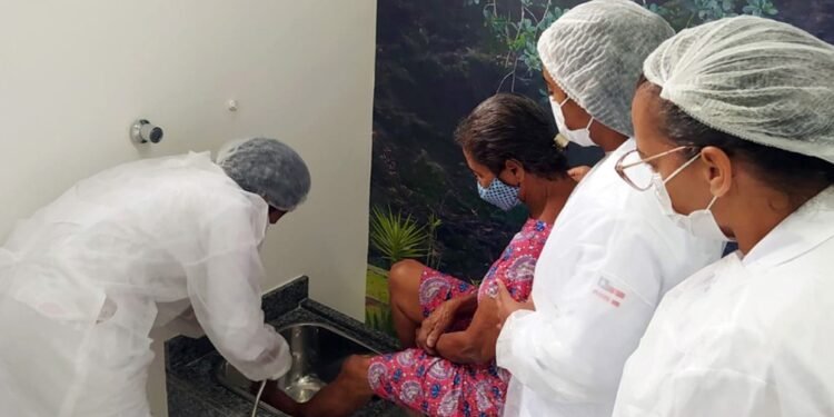 Tratamentos e curativos para feridas passam a ser ofertados na Policlínica de Escada