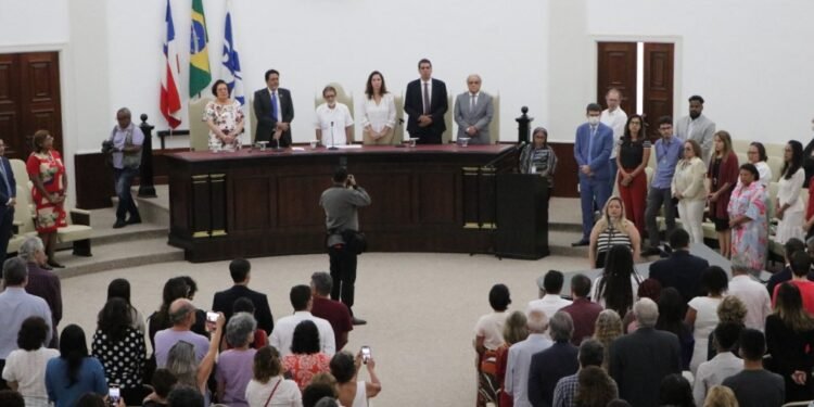 Secretário de Justiça e Direitos Humanos participa de ato pela democracia