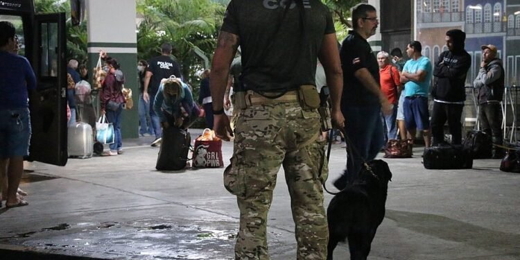 Polícia Civil faz operação na rodoviária de Salvador