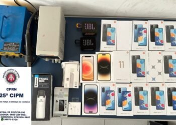 Dezessete celulares e outros eletrônicos são apreendidos minutos após roubo em estabelecimento