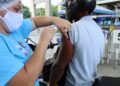 Bahia completa dois anos de vacinação Covid com 35 milhões de doses aplicadas e queda de mais de 66% no número de mortes