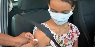 Salvador suspende vacinação contra covid-19 de crianças entre 5 e 11 anos por falta de doses