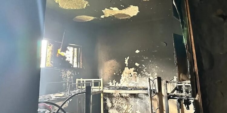 Incêndio destrói parte da sede do Samu em Feira de Santana