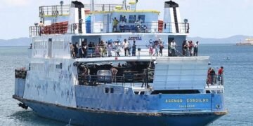 Embarcações serão afundadas na Baía de Todos-os-Santos com licitação de até R$ 800 mil