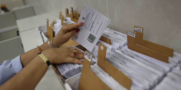 Agências do SAC acumulam quase 90 mil documentos abandonados