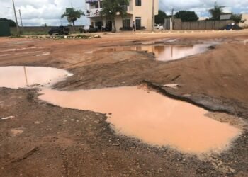 Moradores de distrito denunciam abandono da Prefeitura