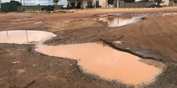 Moradores de distrito denunciam abandono da Prefeitura