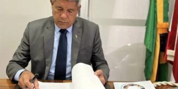 Jerônimo Rodrigues vai a Brasília em busca de investimentos e participa de reunião com Lula