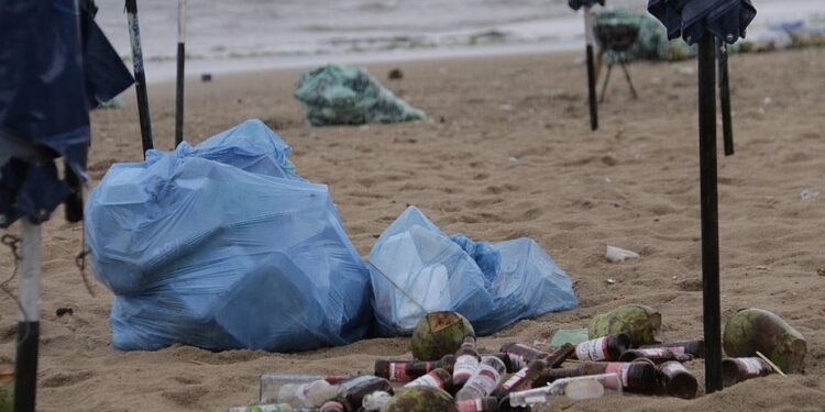 Limpurb recolhe mais de 300 toneladas de lixo durante Réveillon em Salvador