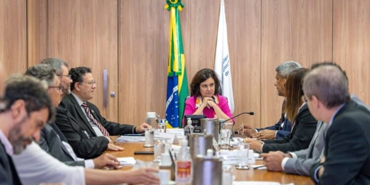 Em Brasília, Jerônimo e Roberta Santana discutem ampliação do Mutirão de Cirurgias Eletivas e reforço na vacinação