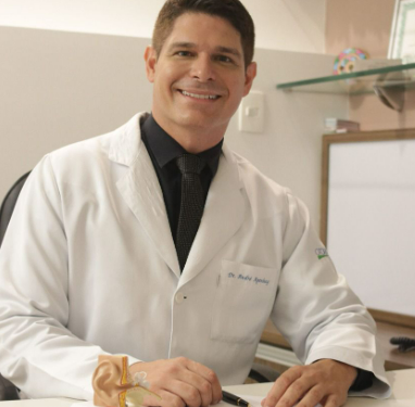 Banhos de praia e piscina elevam casos de otite no verão