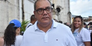 “Melhorar a mobilidade urbana é um dos maiores desafios de Salvador”, diz Carlos Muniz na Lavagem do Bonfim