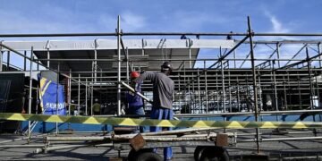 Estruturas para o Carnaval começam a ser montadas no Circuito Barra-Ondina