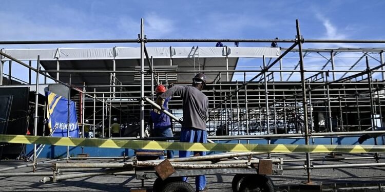 Estruturas para o Carnaval começam a ser montadas no Circuito Barra-Ondina