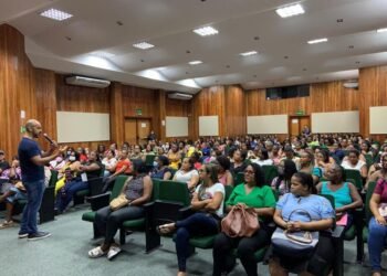Merendeiras da rede municipal recebem treinamento sobre boas práticas da alimentação, qualidade e trabalho seguro