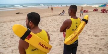 Salvamar instala postos em mais dois pontos da orla de Salvador