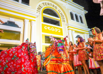 Bumba Meu Boi do Seu Oreco e Grupo Reisado de Vila Juerana se encontram em Dia de Reis após 30 anos