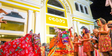 Bumba Meu Boi do Seu Oreco e Grupo Reisado de Vila Juerana se encontram em Dia de Reis após 30 anos