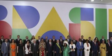 Lula dá posse a ministros e assina primeiras medidas de governo; confira