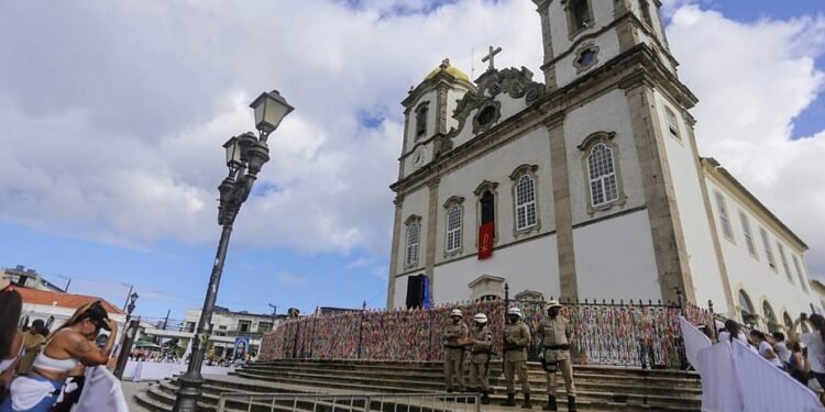 Grade isola escadaria e adro da Basílica do Senhor do Bonfim