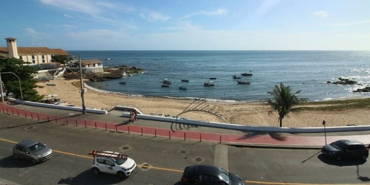 Praia da Paciência ganha ação de limpeza para Festa de Iemanjá