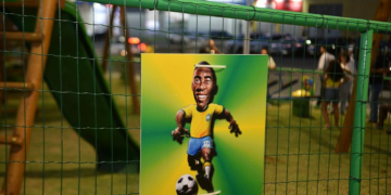 Praça Rei Pelé é inaugurada no Imbuí, em Salvador