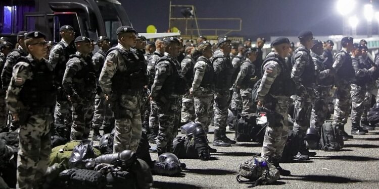 70 militares da Bahia embarcam para ajudar na segurança de Brasília