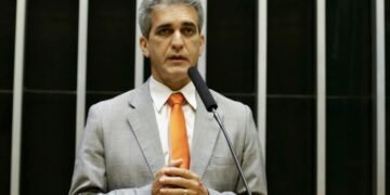 Lula reacende a esperança do povo, afirma deputado Robinson, sobre relançamento do Minha Casa Minha Vida