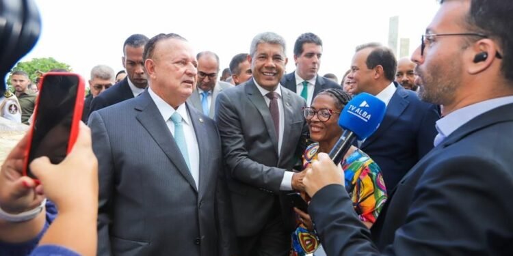 Adolfo Menezes exorta melhoria do ambiente político na reconstrução do Brasil