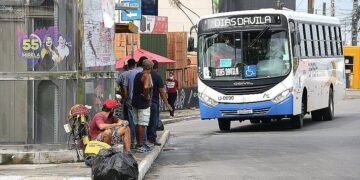 Rodoviários de ônibus metropolitanos fazem paralisação