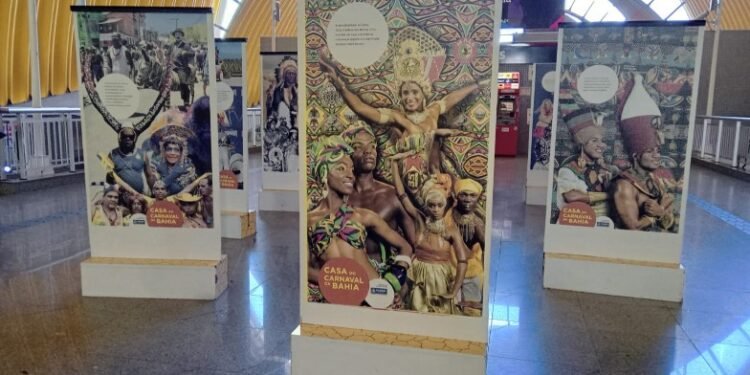Carnaval de Salvador ganha exposição fotográfica no metrô