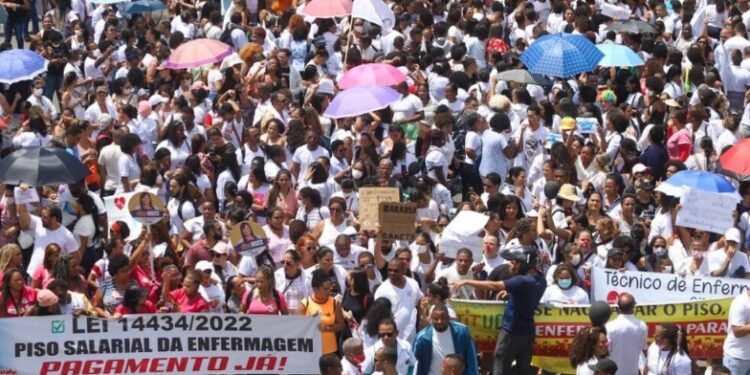 Enfermeiros anunciam manifestação e paralisação na Bahia