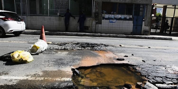 Bruno Reis critica atuação da Embasa em Salvador: ‘Grave problema da cidade’