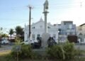 Monumento a Cristóvão Colombo volta ao Rio Vermelho após recuperação