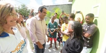 Morar Melhor: 200 casas reformadas são entregues em Nova Brasília de Valéria