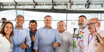 Juntos em Campo Formoso, governador Jerônimo Rodrigues, presidente Adolfo Menezes e ministro Rui Costa