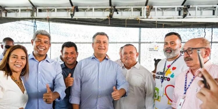 Juntos em Campo Formoso, governador Jerônimo Rodrigues, presidente Adolfo Menezes e ministro Rui Costa
