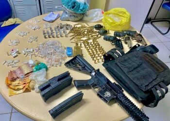 Fuzil, granadas, revólveres e colete são apreendidos em Feira de Santana