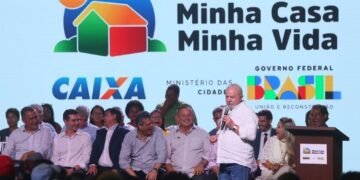 Adolfo Menezes, ao lado do presidente Lula e do governador Jerônimo, participa do relançamento do Minha Casa, Minha Vida