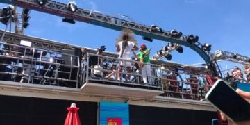 Bell e Brown começam Arrastão da Quarta de Cinzas na Barra