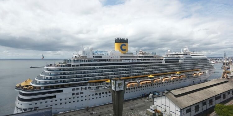 Salvador recebe quatro navios com mais de 17,5 mil turistas