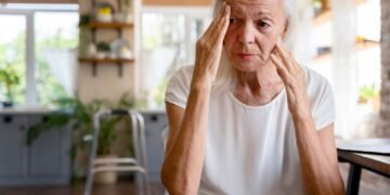 Especialista explica como reposição hormonal pode contribuir para redução dos riscos de Alzheimer em mulheres