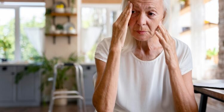 Especialista explica como reposição hormonal pode contribuir para redução dos riscos de Alzheimer em mulheres