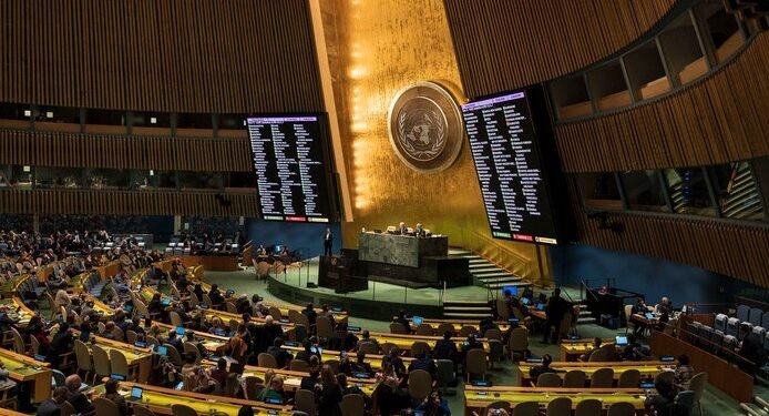 ONU aprova resolução que pede retirada de tropas da Rússia da Ucrânia