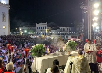 Salve a Rainha: santamarenses se rendem a Nossa Senhora da Purificação