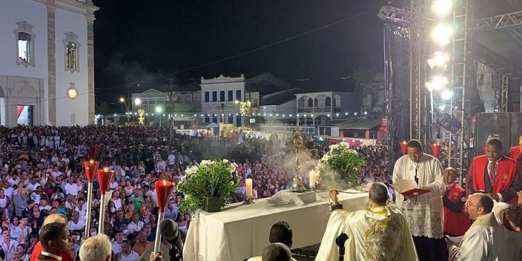 Salve a Rainha: santamarenses se rendem a Nossa Senhora da Purificação