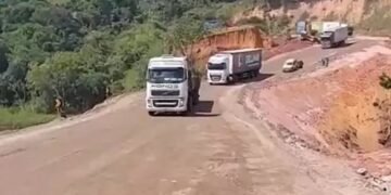 Acesso de veículos pesados a desvio na BR-101, em Itamaraju, é liberado